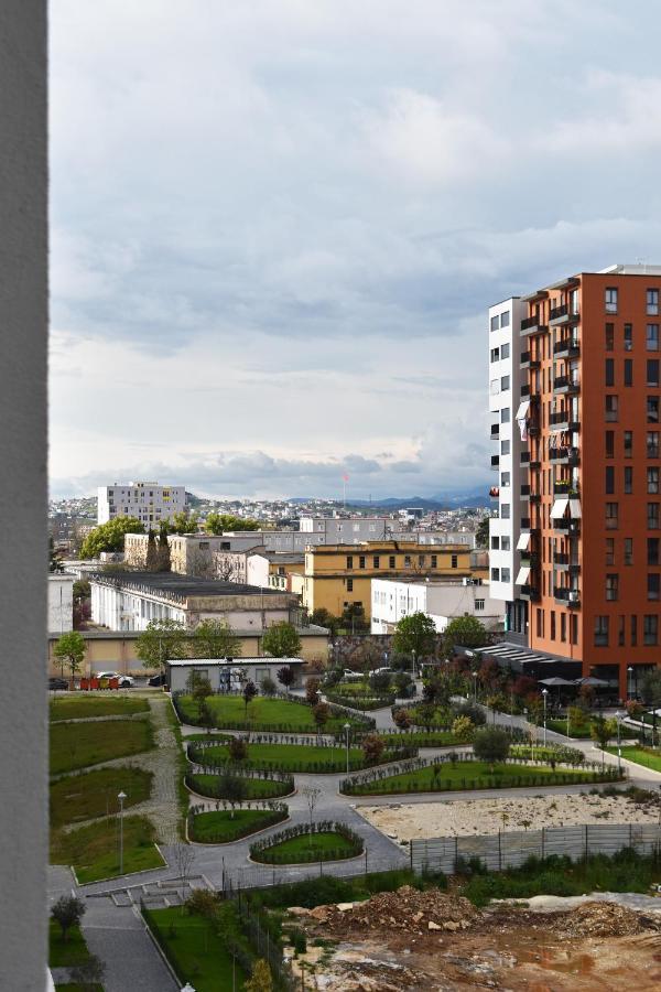 Vibrant Apartment Tiranë Luaran gambar