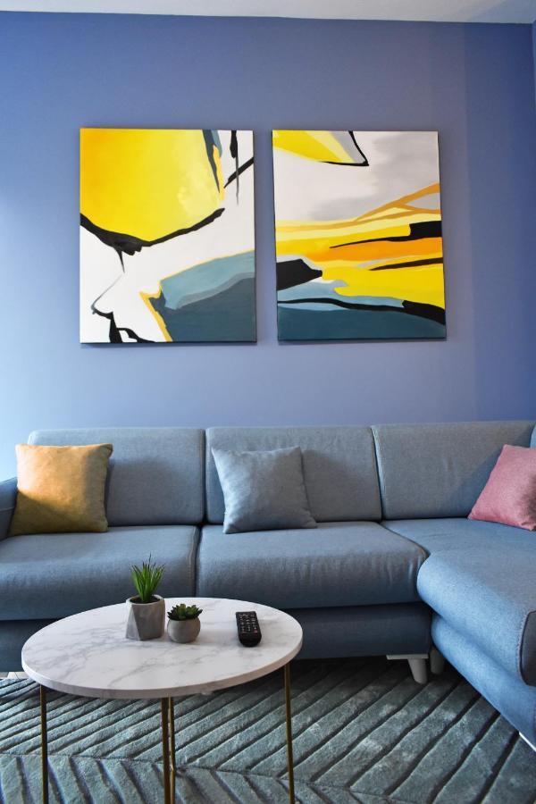 Vibrant Apartment Tiranë Luaran gambar